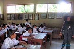 KEKURANGAN GURU: Kepala Sekolah Terpaksa Turun Mengajar 