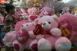   Penjualan Pernik Valentine Mulai Meningkat
