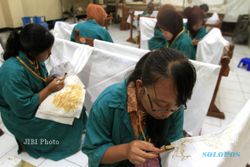 UJIAN PRAKTIK SMKN 9: Batik Bermotif Flora Fauna Jadi Materi Ujian