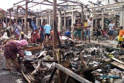 KEBAKARAN PASAR: 214 Kios Pasar Genuk Semarang Terbakar
