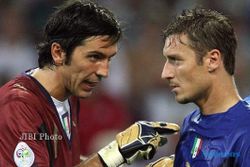 Buffon Kirim ‘Surat Cinta’ untuk Totti