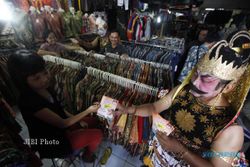 PILGUB JAWA TENGAH: Sosialisasi, Gatotkaca Keliling Pasar