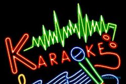 Massa Bercadar Rusak Tempat Karaoke di Kulonprogo