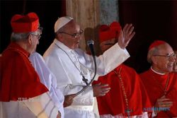 PAUS BARU: Tolak Limusin, Paus Fransiskus I Pilih Naik Bus Bersama Para Kardinal