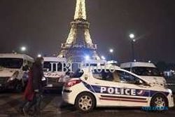 Diancam Bom, Pengunjung Menara Eiffel Dievakuasi