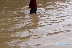 BANJIR NGAWI : Rumah Warga di 2 Kelurahan Terendam Luapan Sungai Bengawan Solo