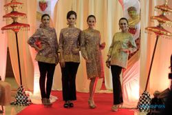HARI BATIK : Bandara Adisutjipto Gelar Fashion Show Batik