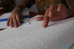   UN 2013 : DPRD Sayangkan Pemerintah Tak Sediakan Naskah Braille Untuk SMK