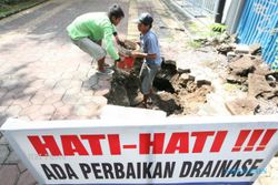 INFRASTRUKTUR SOLO : Pembangunan Drainase Jl. Kyai Mojo Melenceng dari Rencana