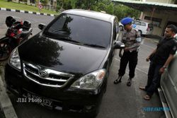 PENCURIAN : Kaca Mobil Dipecah, Uang Rp100 Juta Raib
