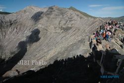 Gunung Bromo Meletus, Alat Pemantau Malah Hilang Dicuri