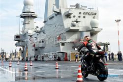 Pengujian Ban Ini Libatkan Max Biaggi dan Kapal Induk Angkatan Laut 