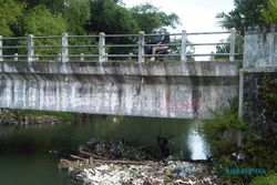 PENCEMARAN SUNGAI : Ribuan Ton Sampah Cemari Sungai di Bantul