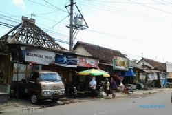RENOVASI PASAR WEDI : Tak Dapat Tempat di Pasar Darurat, Pedagang Sewa Lahan