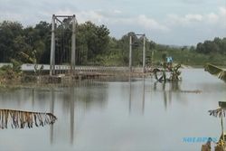 WKO MELUAP : Jembatan Gantung Bawu Terendam