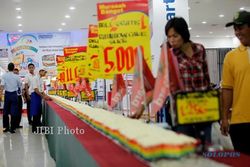 Kue Pelangi Pikat Pengunjung Hypermart Hartono Mall Solobaru