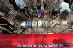 KEKERINGAN WONOGIRI : PMI Salurkan Air Bersih untuk Pemudik