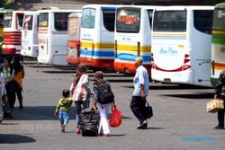 SOLAR LANGKA : Angkutan Umum Mogok, Penumpang Telantar di Terminal Bus Purwokerto