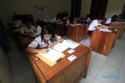 UN SMP 2013 : Siswa Bantul Keluhkan Buruknya Kualitas Kertas Jawaban