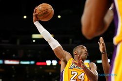Triple Double Kobe Bawa Lakers Amankan Jalur Playoff