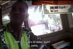 POLISI PALAK BULE : Memalukan! Polisi Indonesia Terima Suap Ditayangkan TV Belanda