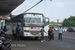 "Digasak" Bus Patas Surabaya-Jogja, Bumel Solo-Jogja Tiarap