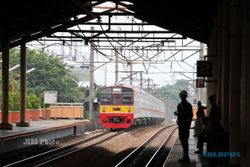 Impor Gerbong KRL Ditolak, Ratusan Ribu Penumpang Terancam Terlantar