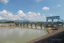 PENUTUPAN SALURAN IRIGASI : Oktober, Dam Colo Dikeringkan