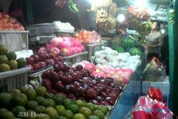   Pasar Buah Jalan Bali, Ketika Trotoar Jalan Jadi Jalan Rizeki…