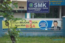 PILGUB JAWA TENGAH : Spanduk Cawagub Bissa Terpasang di SMK Klaten