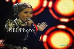 X FACTOR INDONESIA : Nyanyikan Lagu Sendiri, Fatin Janji Tak Lupa Lirik
