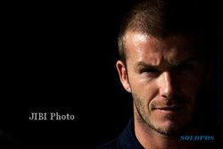 PAMOR BECKHAM : Alex Ferguson: David Beckham Jatuh Karena Selebritas