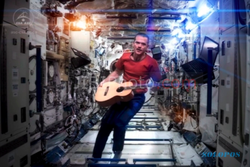 Pulang ke Bumi, Astronot Kanada Biasakan Diri dengan Gravitasi