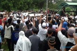 MAKAM UJE: Jokowi Siap Bangun Makam Uje