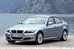 AIR BAG RUSAK : 220.000 Unit BMW Seri 3 Ditarik 