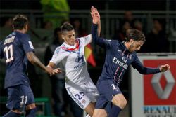 LIGA PRANCIS : Lyon Hentikan Rekor PSG, Suporternya Kena Serangan Jantung