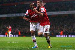 PIALA FA : Spurs On Fire, Walcott Tak Ciut Nyali