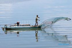 Nelayan Pantai Depok Pasok Ikan ke Jakarta