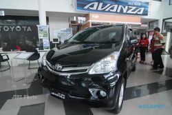  PENJUALAN MOBIL TOYOTA : Toyota Avanza Masih Laris Manis di Surabaya