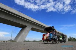 TOL SOLO-KERTOSONO : Warga 2 Desa Di Ngemplak Tuntut Overpass Dibongkar, Satker Tol Siap Ajukan Tuntutan Hukum