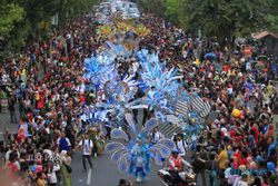 SBC VI : Walikota Kritik Solo Batik Carnival