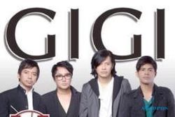 KONSER GIGI : Gigi Feat Anji Nyanyikan Lagu Bengawan Solo