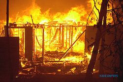 KEBAKARAN GROBOGAN : 2 Rumah Terbakar, Uang Kas Kelompok Tani Jadi Abu