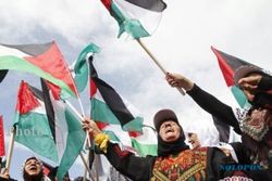 Rakyat Palestina Rayakan Pengibaran Bendera di PBB