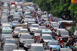 JAKARTA MACET : Jokowi Khawatirkan Kebijakan Mobil Murah