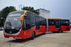 KENAIKAN HARGA BBM : Jokowi Batalkan Tarif Busway Naik