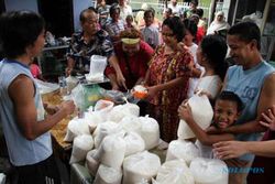 JOKOWI PRESIDEN TERPILIH : Syukuran, Seknas Jokowi-JK Magelang Gelar Pasar Murah  