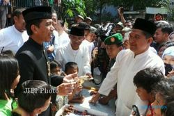 JAKARTA ULTAH : Jokowi Pilih Potong Kue di Tengah Banjir