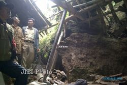 LONGSOR WONOGIRI : Dinding Rumah Warga Kismantoro Jebol Tertimpa Tebing
