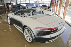 Banjir Rendam Diler All New Jaguar F-Type